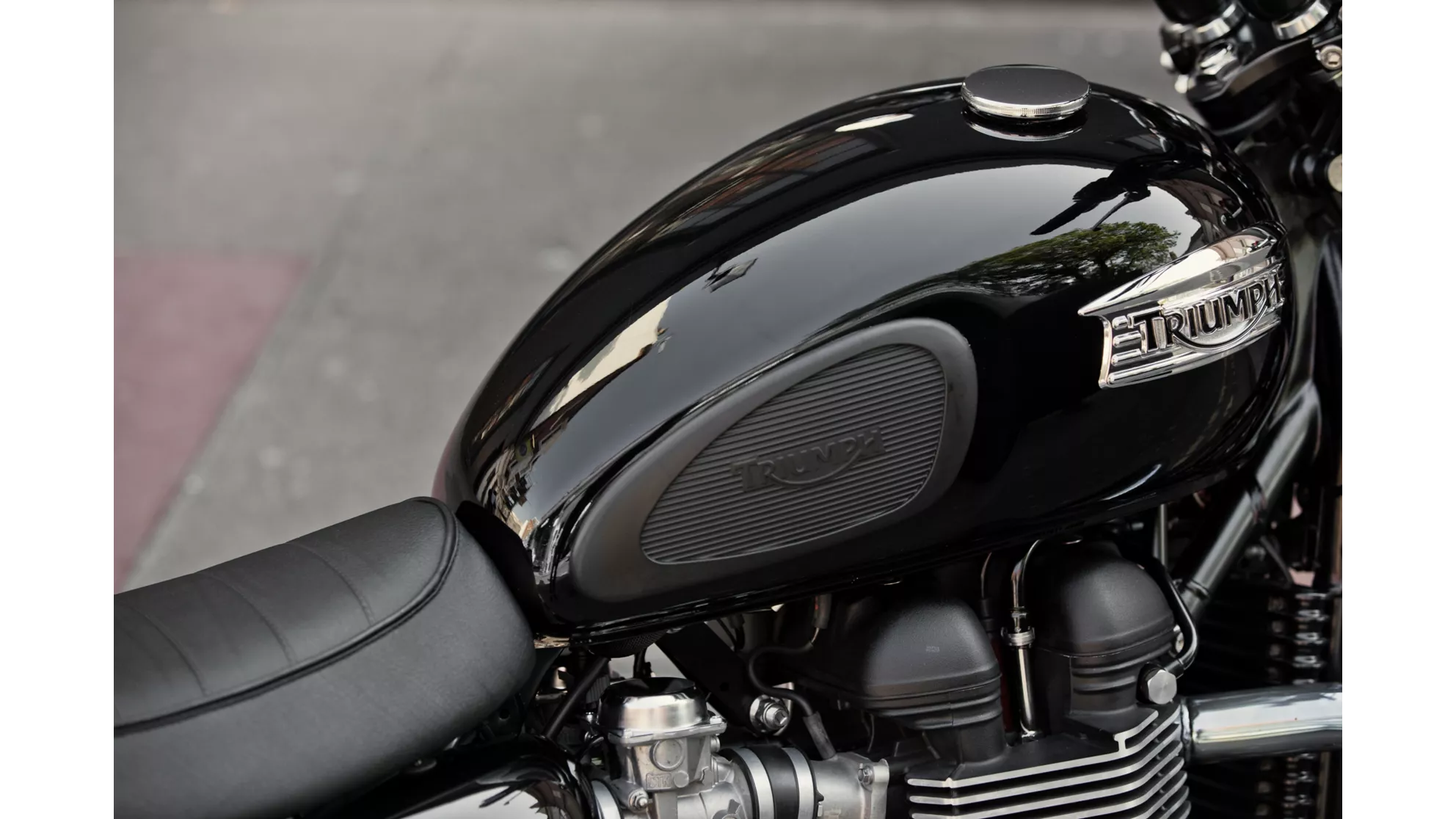 Triumph Bonneville T100 Black - Image 16 Triumph Bonneville T100 Black - Image 16