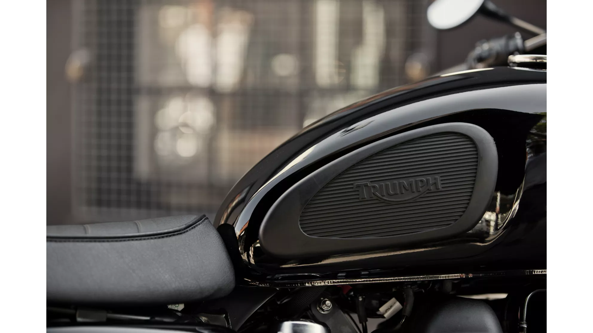 Triumph Bonneville T100 Black - Image 17 Triumph Bonneville T100 Black - Image 17