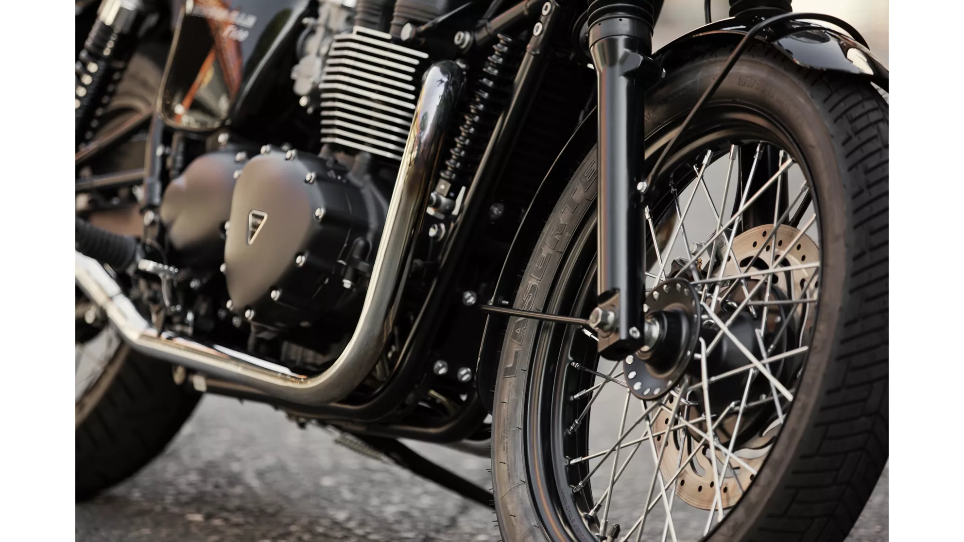 Triumph Bonneville T100 Black - Image 18 Triumph Bonneville T100 Black - Image 18