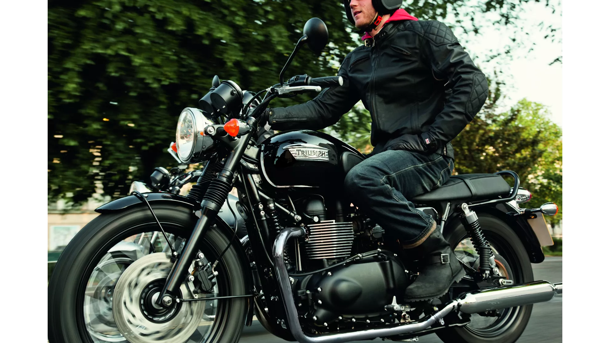 Triumph Bonneville T100 Black - Image 22 Triumph Bonneville T100 Black - Image 22