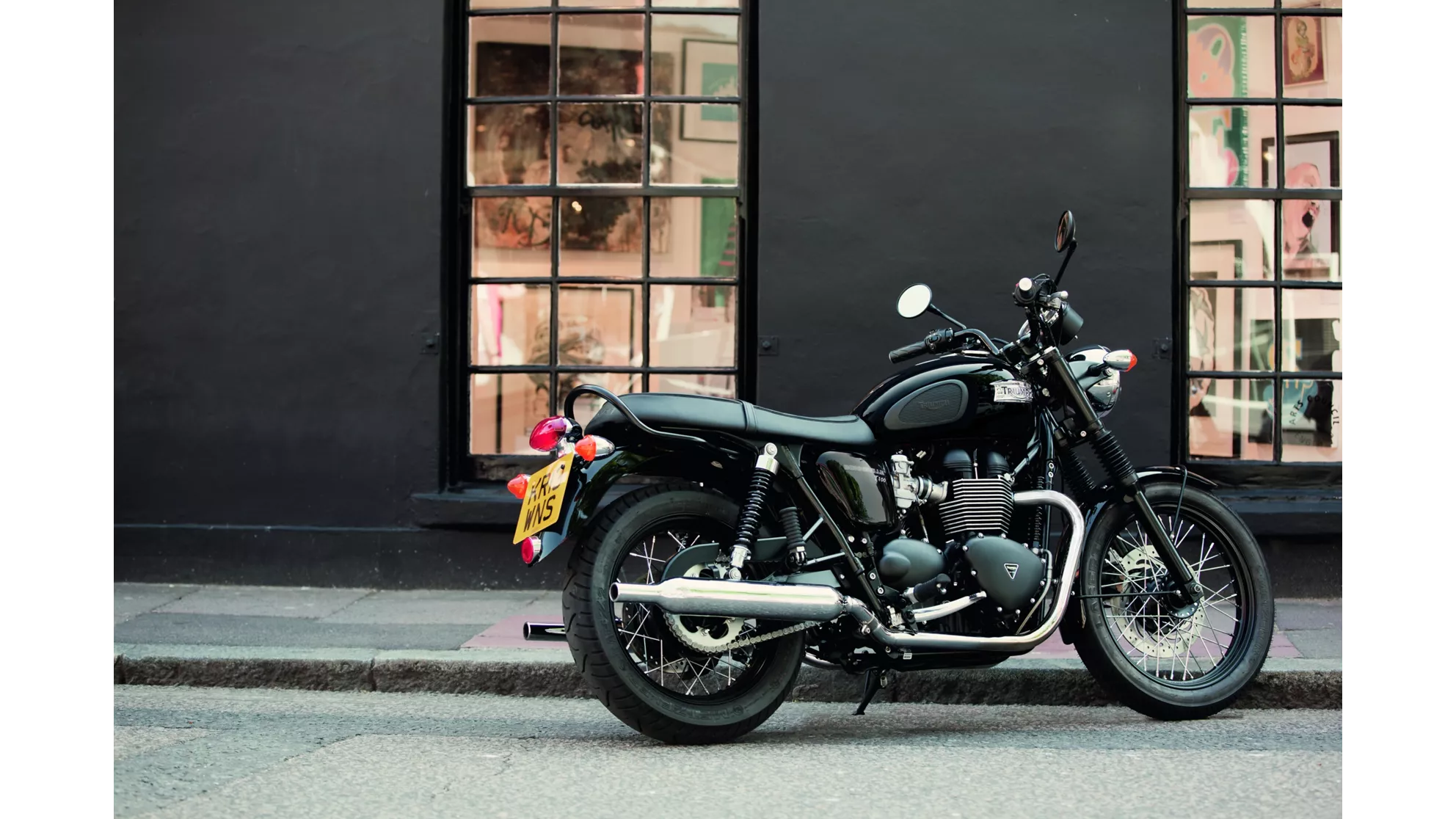 Triumph Bonneville T100 Black - Image 23 Triumph Bonneville T100 Black - Image 23