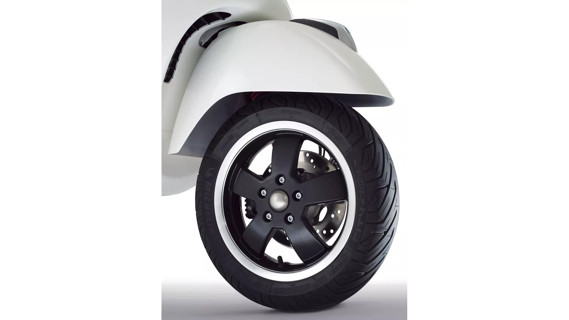 Vespa GTS 125 ie Super - Image 3 Vespa GTS 125 ie Super - Image 3