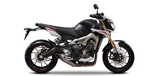Yamaha MT-09 Street Rally 2014 vs Yamaha MT-03 2006