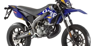 Derbi Senda DRD X-Treme 50 SM 2014 vs Derbi Senda DRD X-Treme 50 R 2016 Derbi Senda DRD X-Treme 50 SM 2014 vs Derbi Senda DRD X-Treme 50 R 2016
