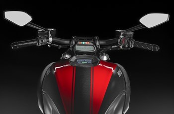 Ducati Diavel Carbon 2014 - Bild 18 Ducati Diavel Carbon 2014 - Bild 18