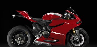 BMW R 1200 GS Adventure 2018 vs Ducati 1199 Panigale R 2014