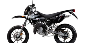 Beta RR 50 Motard Track 2024 vs Motorhispania Furia Max SM 2014 Beta RR 50 Motard Track 2024 vs Motorhispania Furia Max SM 2014