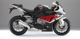 Aprilia RS 660 2025 vs BMW S 1000 RR 2014 Aprilia RS 660 2025 vs BMW S 1000 RR 2014