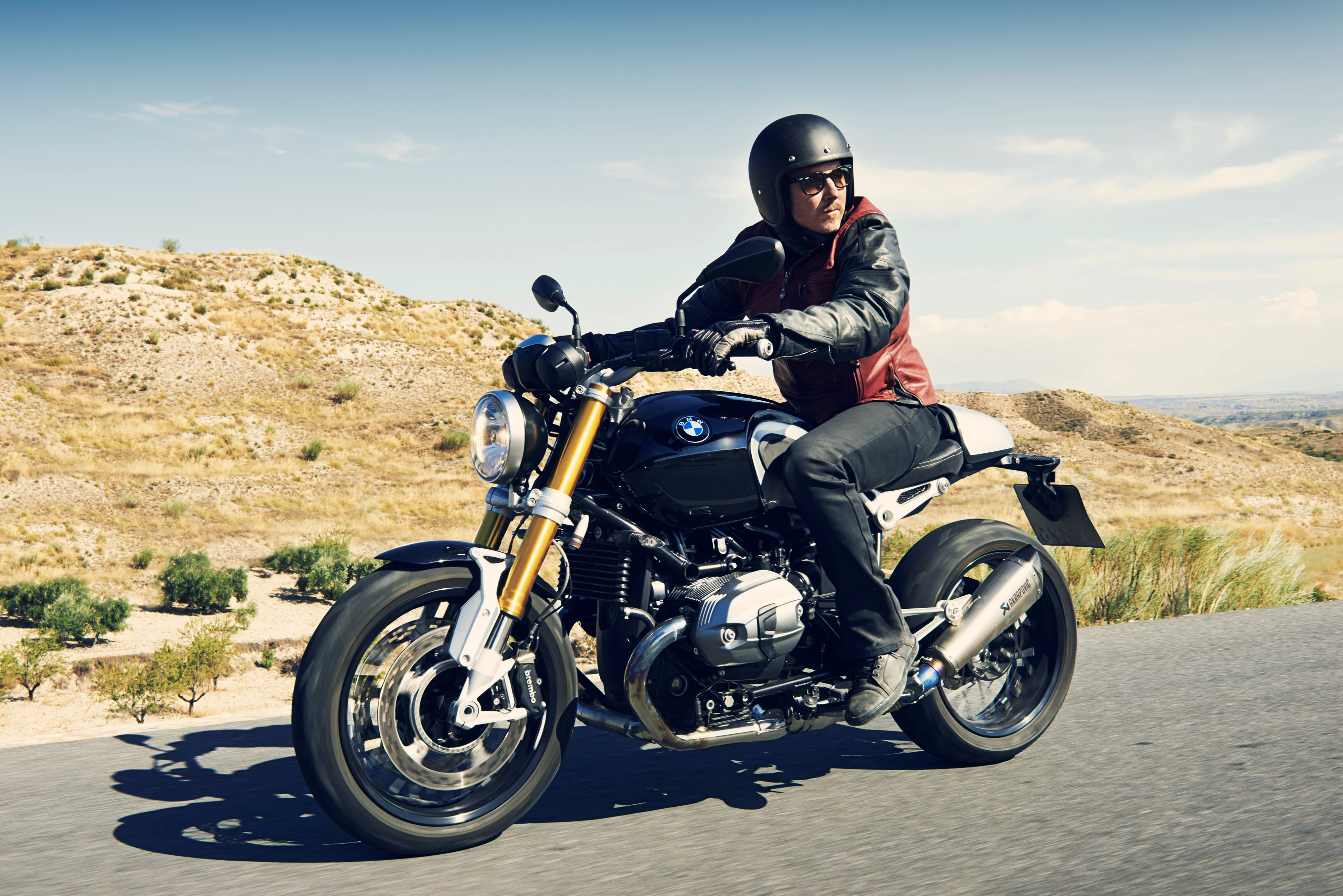 Motorrad Vergleich Yamaha XJR 1300 2005 vs. BMW R nineT 2014