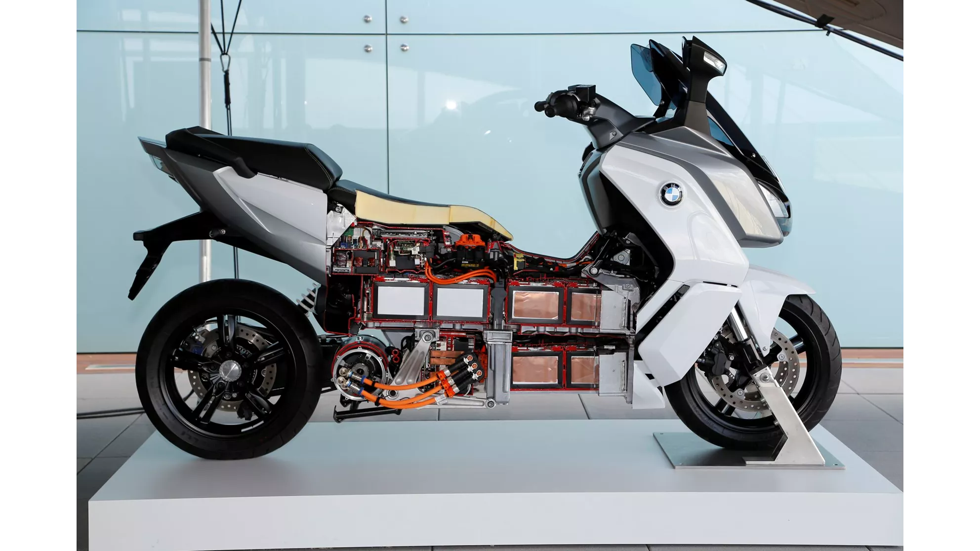 BMW C evolution - Image 13 BMW C evolution - Image 13