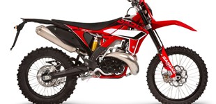 GASGAS EC 300 E 2014 vs GASGAS EC 250 Racing 2014