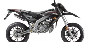 Aprilia SX 50 Supermoto 2014 vs Derbi Senda DRD X-Treme 50 SM 2016