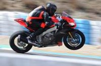 Aprilia RSV4 Factory APRC ABS 2014 - Bild 10