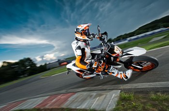KTM 690 SMC R 2015 - Bild 3 KTM 690 SMC R 2015 - Bild 3