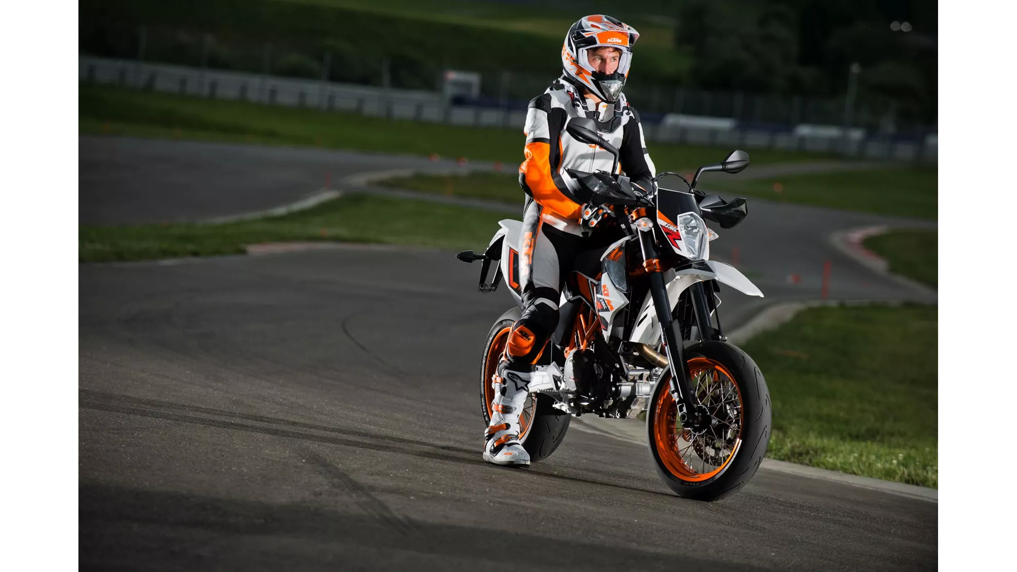 KTM 690 SMC R - Image 8 KTM 690 SMC R - Image 8