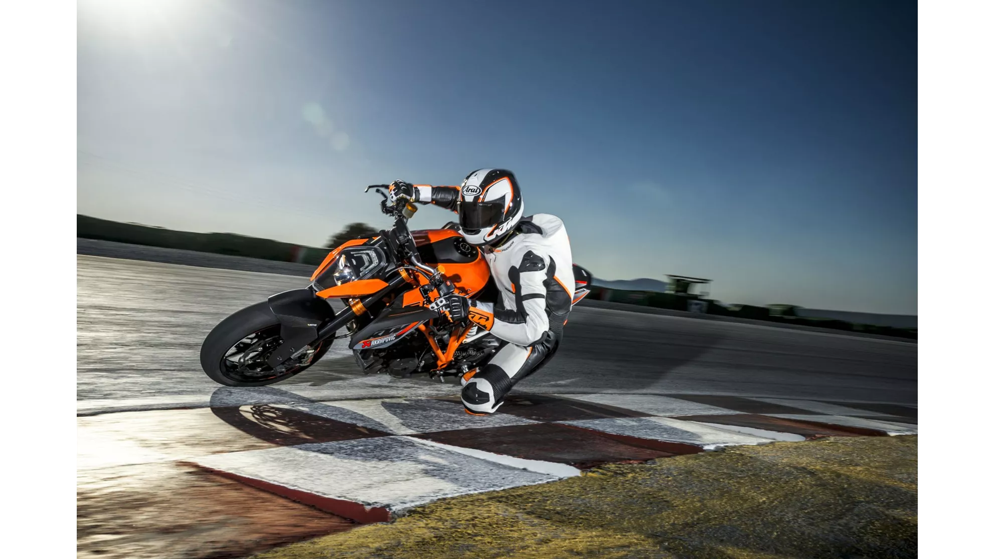 KTM 1290 Super Duke R - Image 8 KTM 1290 Super Duke R - Image 8