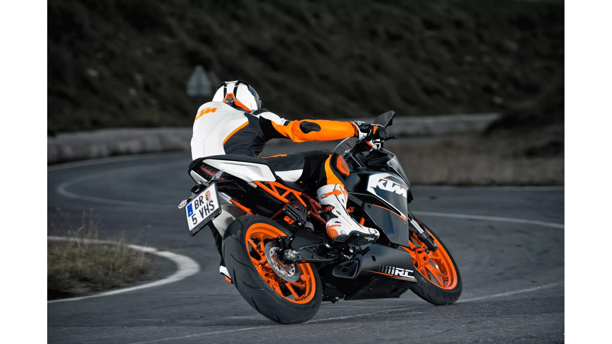 KTM RC 200 - Image 1 KTM RC 200 - Image 1