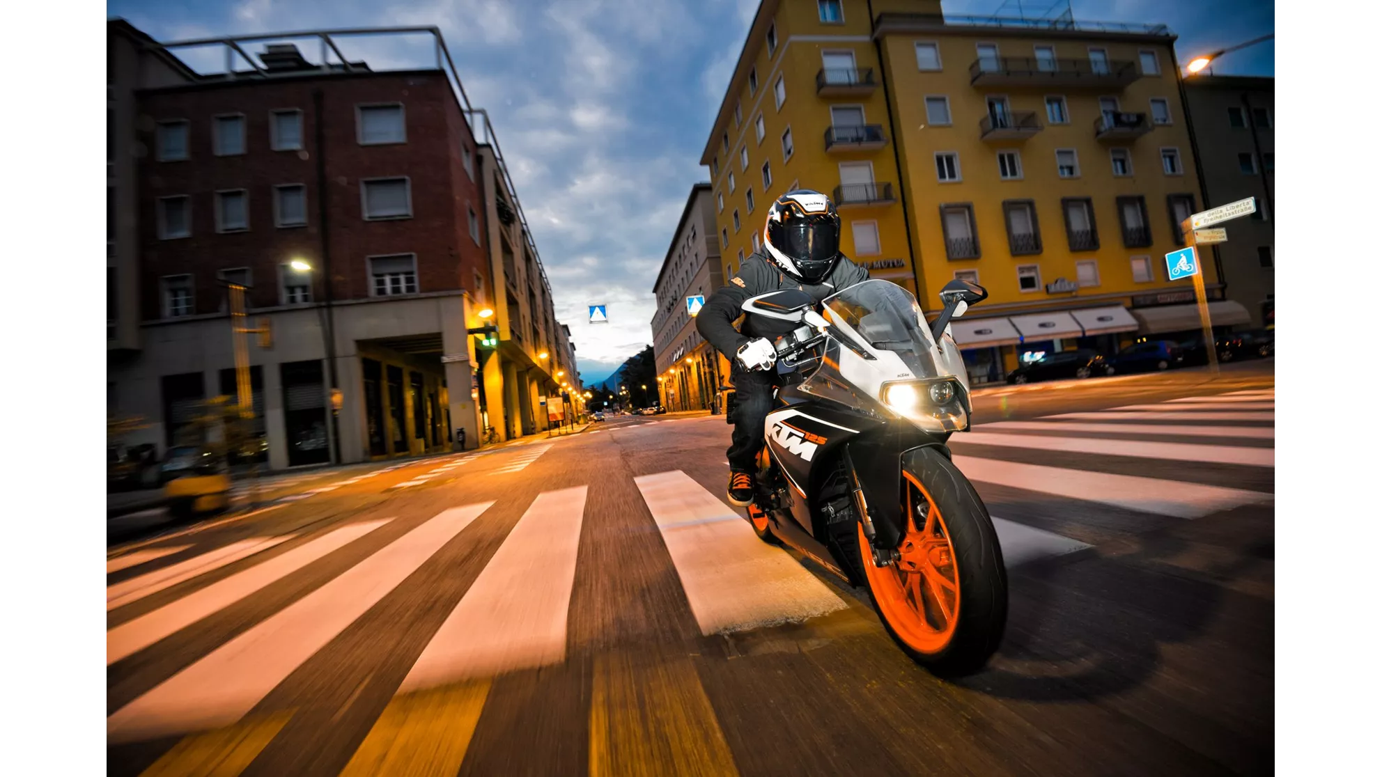 KTM RC 125 - Image 1 KTM RC 125 - Image 1