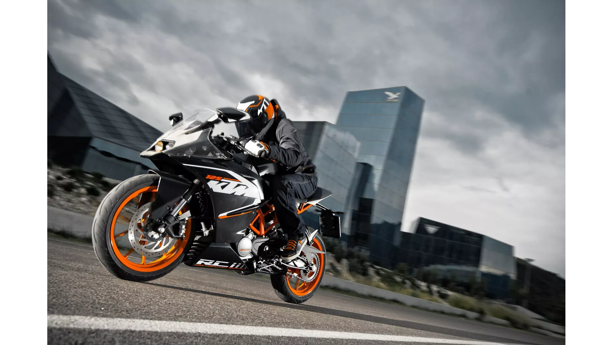 KTM RC 125 - Image 11 KTM RC 125 - Image 11