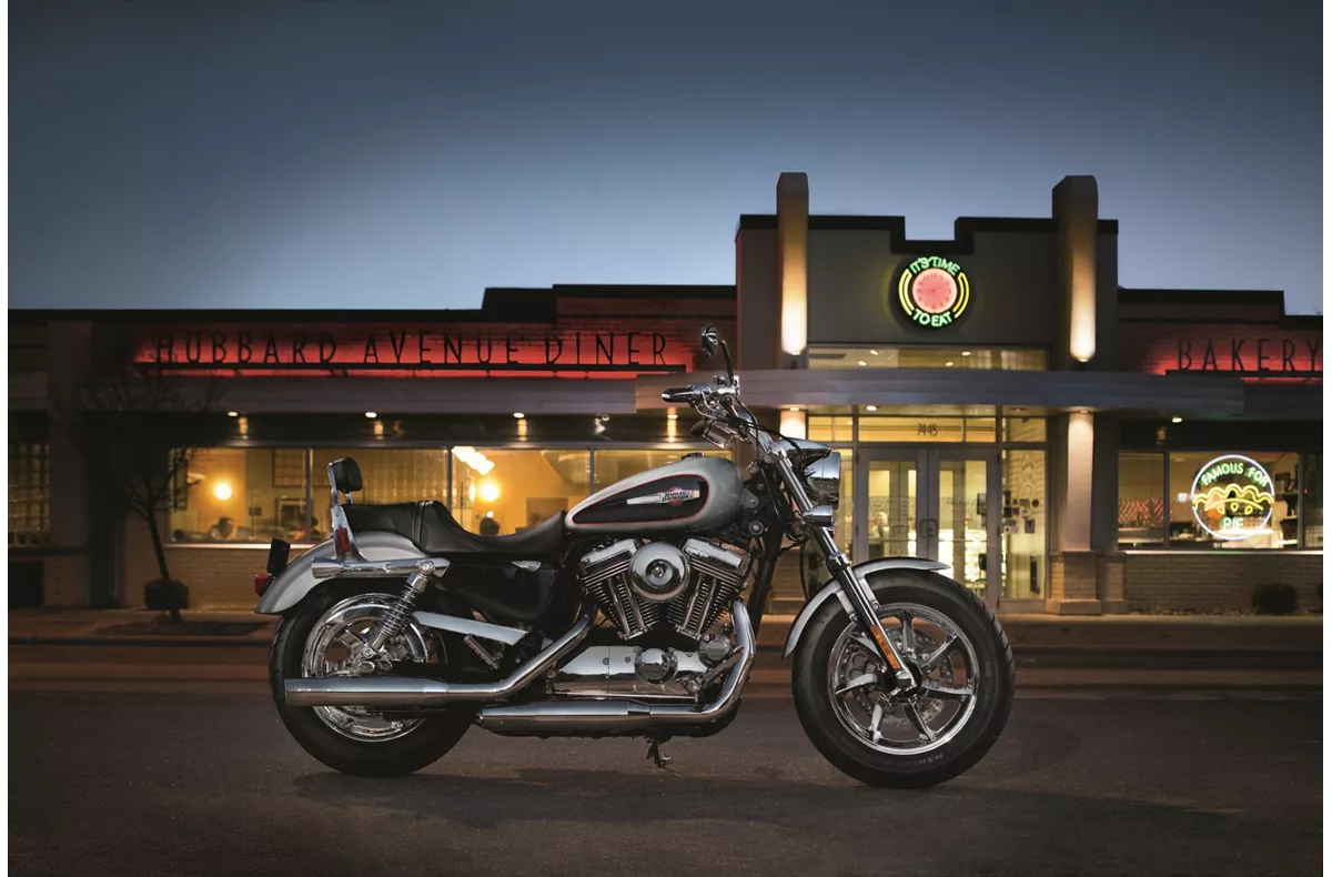 Harley-Davidson Sportster XL 1200C Custom Harley-Davidson Sportster XL 1200C Custom