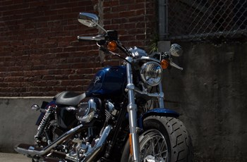 Harley-Davidson Sportster XL 1200C Custom 2015 - Bild 3 Harley-Davidson Sportster XL 1200C Custom 2015 - Bild 3