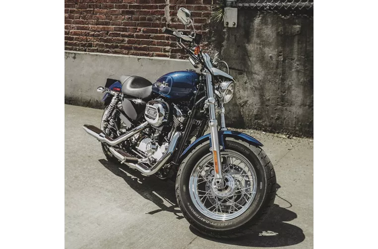 Harley-Davidson Sportster XL 1200C Custom 2015