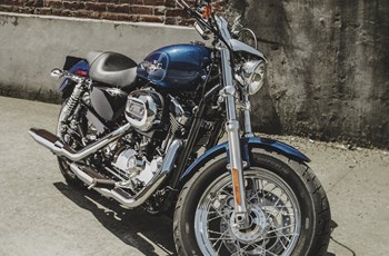 Harley-Davidson Sportster XL 1200C Custom 2015 - Bild 4 Harley-Davidson Sportster XL 1200C Custom 2015 - Bild 4