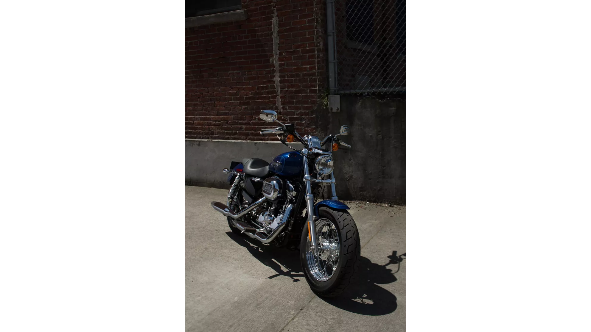 Harley-Davidson Sportster XL 1200C Custom - Image 3 Harley-Davidson Sportster XL 1200C Custom - Image 3