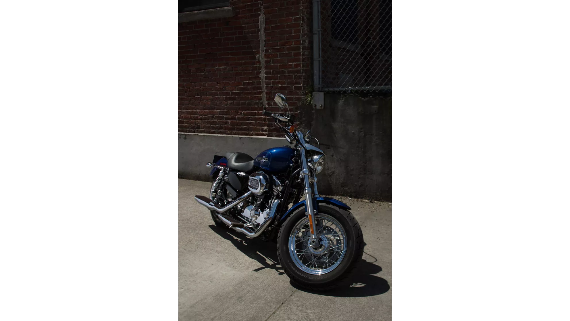 Harley-Davidson Sportster XL 1200C Custom - Image 4 Harley-Davidson Sportster XL 1200C Custom - Image 4