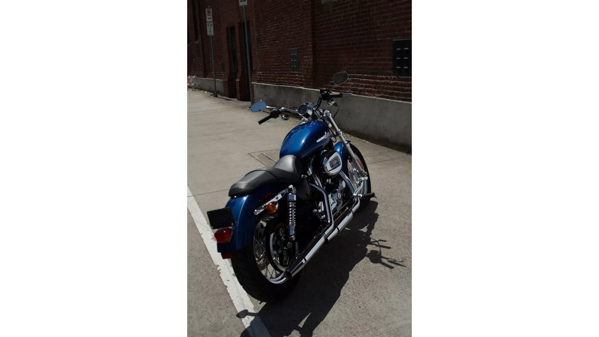 Harley-Davidson Sportster XL 1200C Custom - Image 5 Harley-Davidson Sportster XL 1200C Custom - Image 5