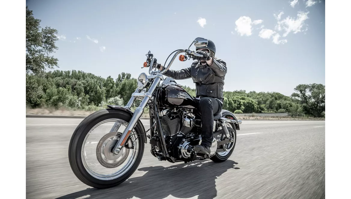 Harley-Davidson Dyna Street Bob FXDB 2015