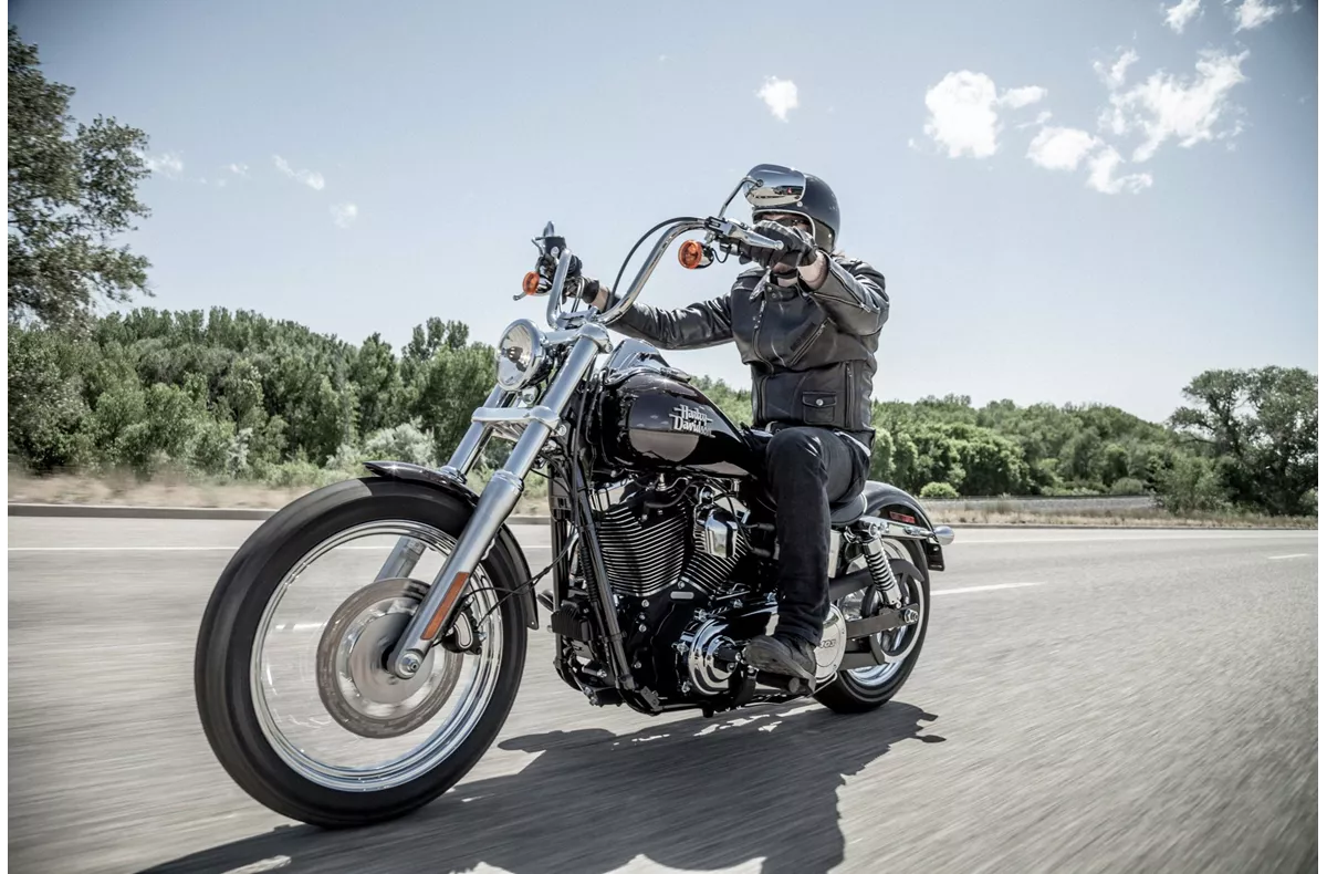 Harley-Davidson Dyna Street Bob FXDB Harley-Davidson Dyna Street Bob FXDB