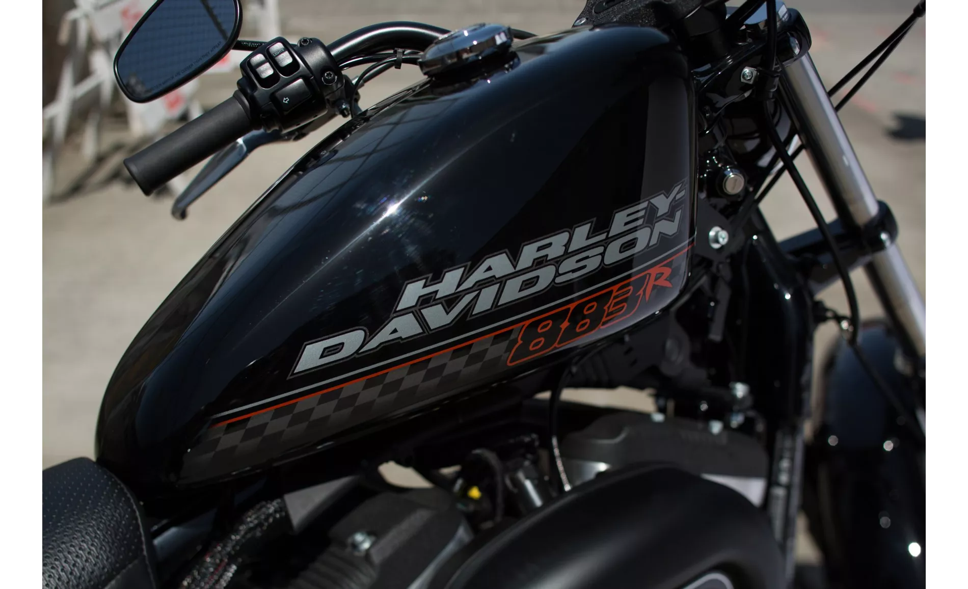 Harley-Davidson Sportster XL 883 R Roadster 2015 Harley-Davidson Sportster XL 883 R Roadster 2015