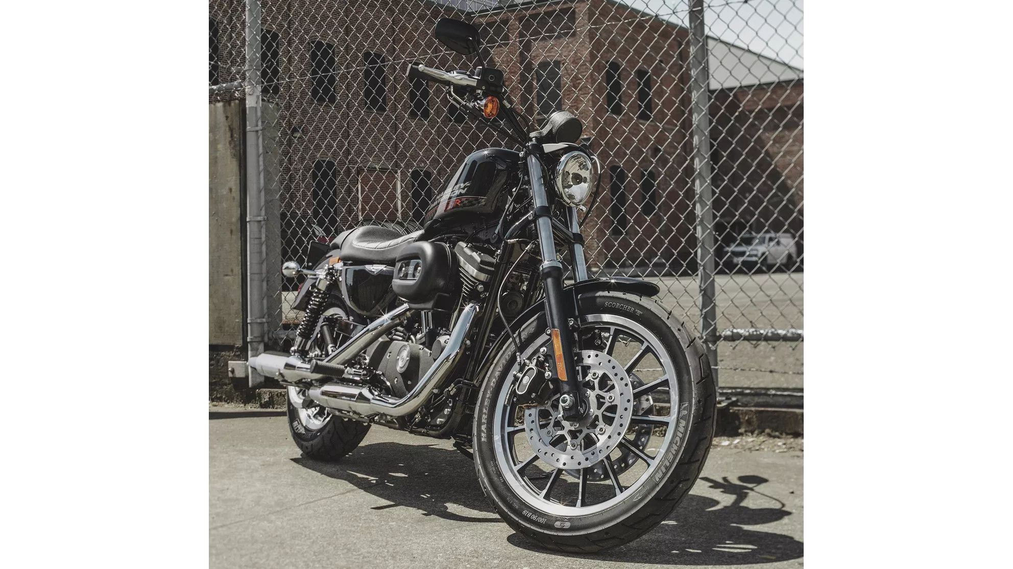 Harley-Davidson Sportster XL 883 R Roadster - Image 3 Harley-Davidson Sportster XL 883 R Roadster - Image 3