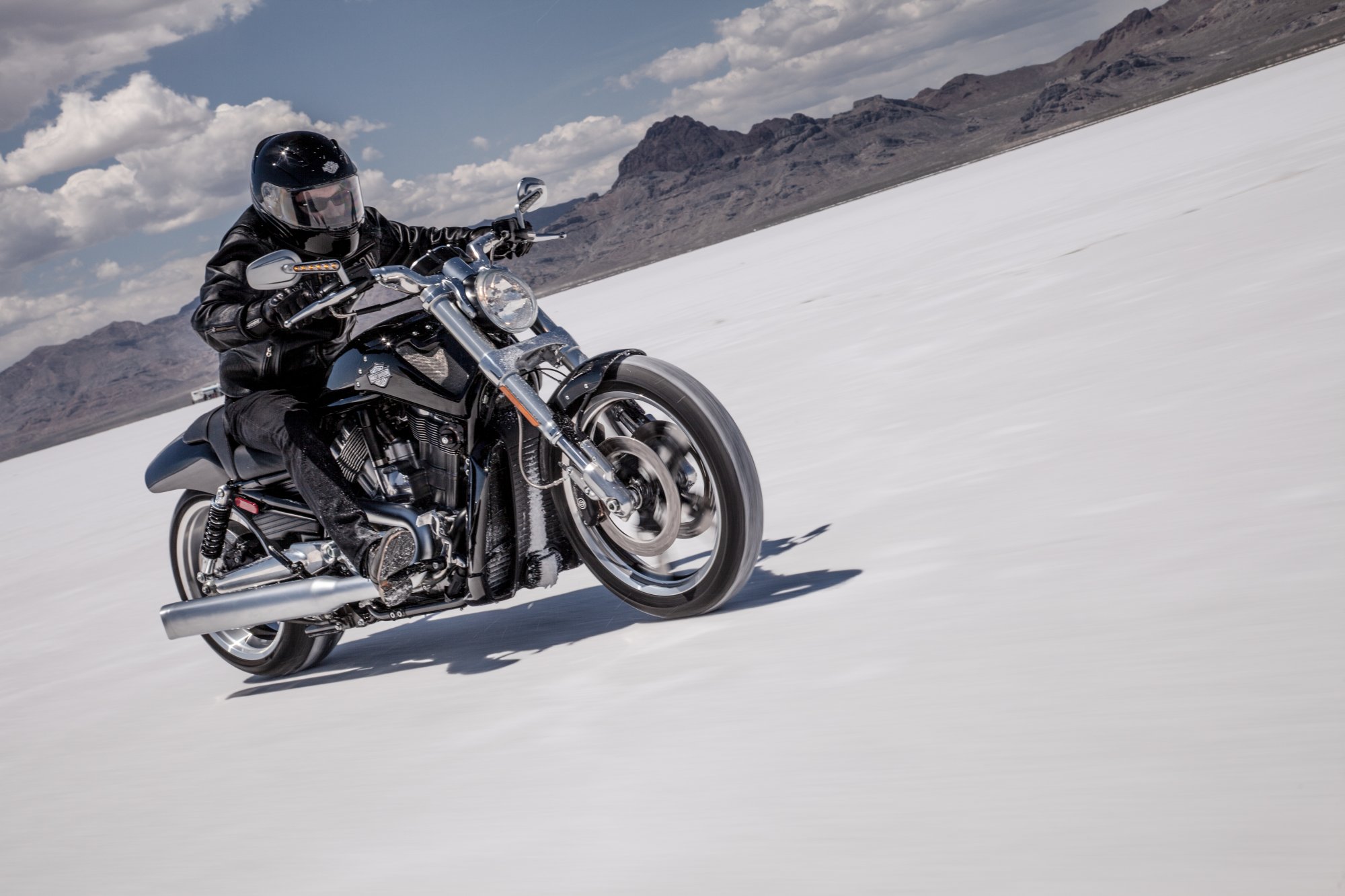 Harley Davidson v Rod muscle 2014