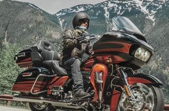 Harley-Davidson CVO Road Glide Ultra FLTRUSE 2015 - Bild 2