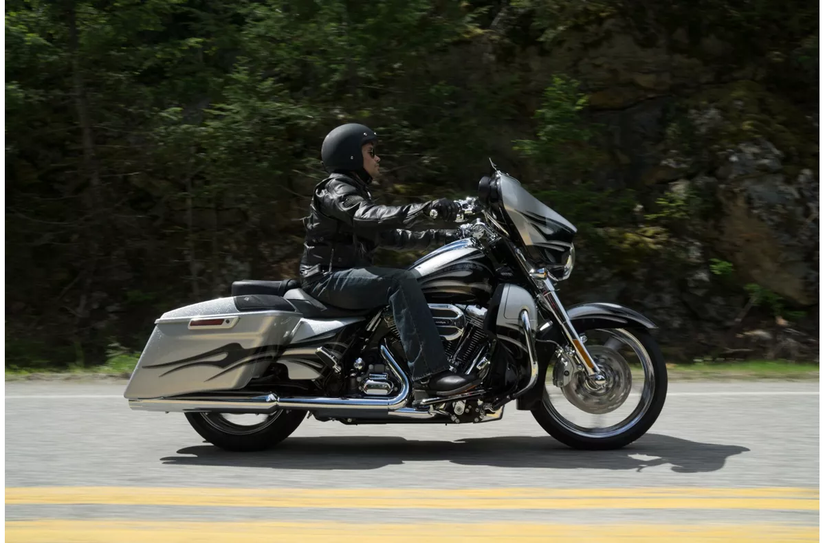 Harley-Davidson CVO Street Glide FLHXSE Harley-Davidson CVO Street Glide FLHXSE