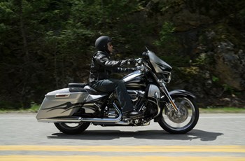 Harley-Davidson CVO Street Glide FLHXSE 2015 - Bild 2