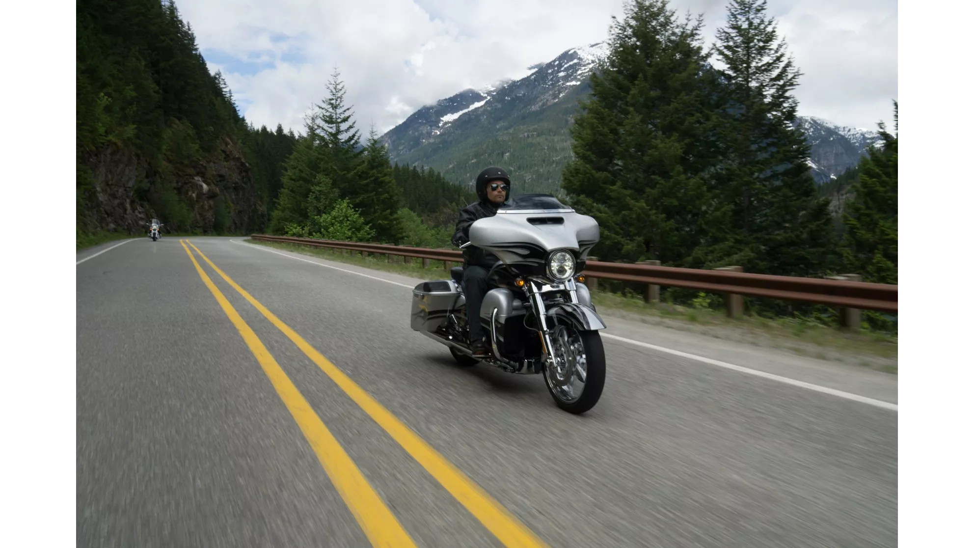 Harley-Davidson CVO Street Glide FLHXSE - Image 3 Harley-Davidson CVO Street Glide FLHXSE - Image 3