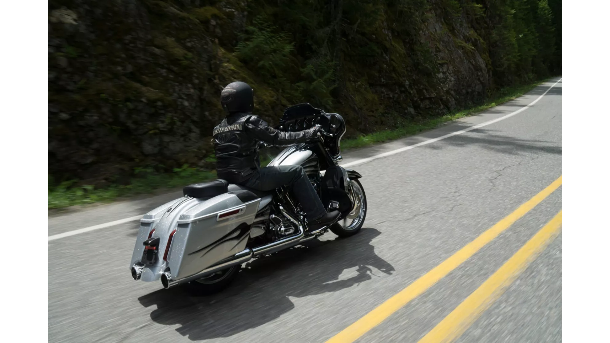 Harley-Davidson CVO Street Glide FLHXSE - Image 5 Harley-Davidson CVO Street Glide FLHXSE - Image 5