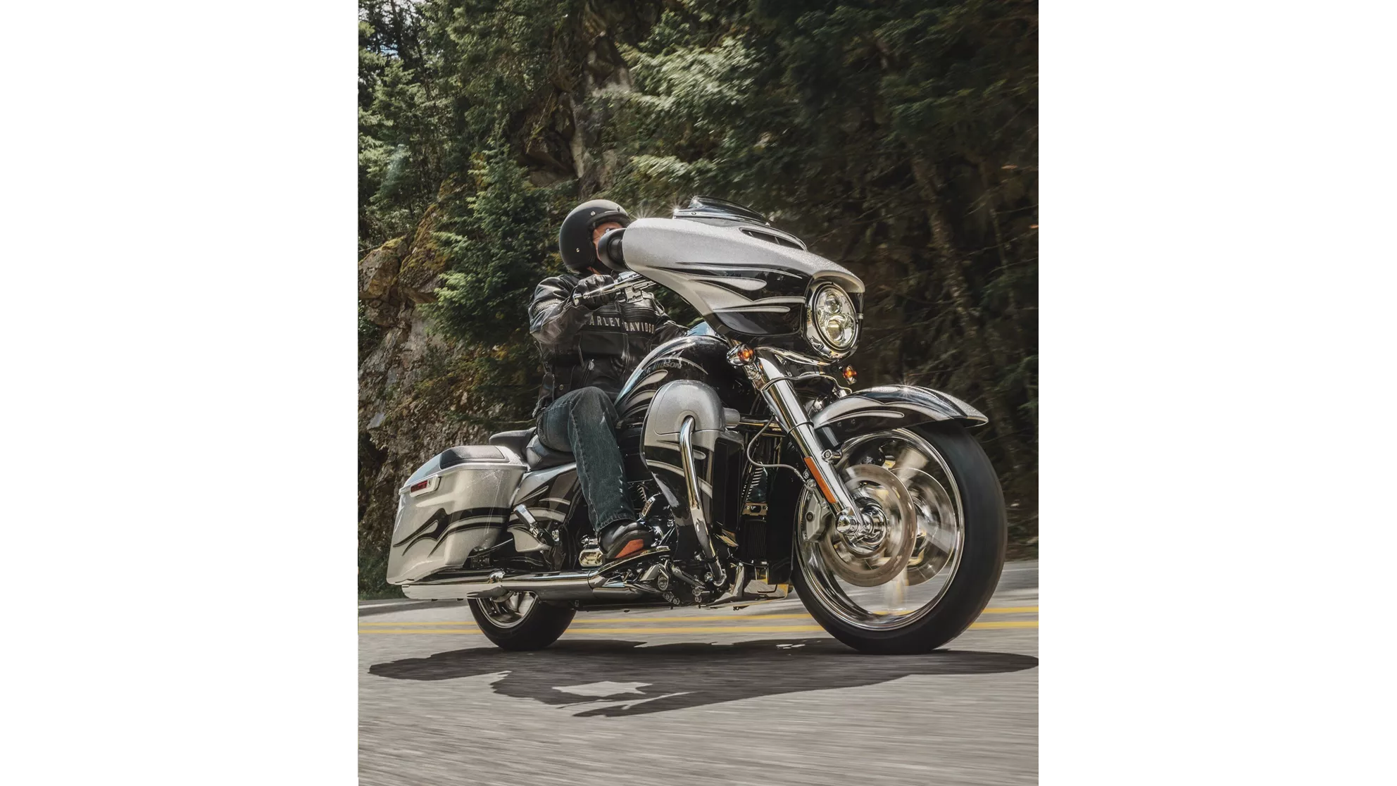 Harley-Davidson CVO Street Glide FLHXSE - Image 7 Harley-Davidson CVO Street Glide FLHXSE - Image 7