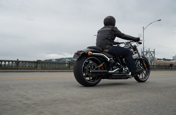Harley-Davidson Softail Breakout FXSB 2015 - Bild 15