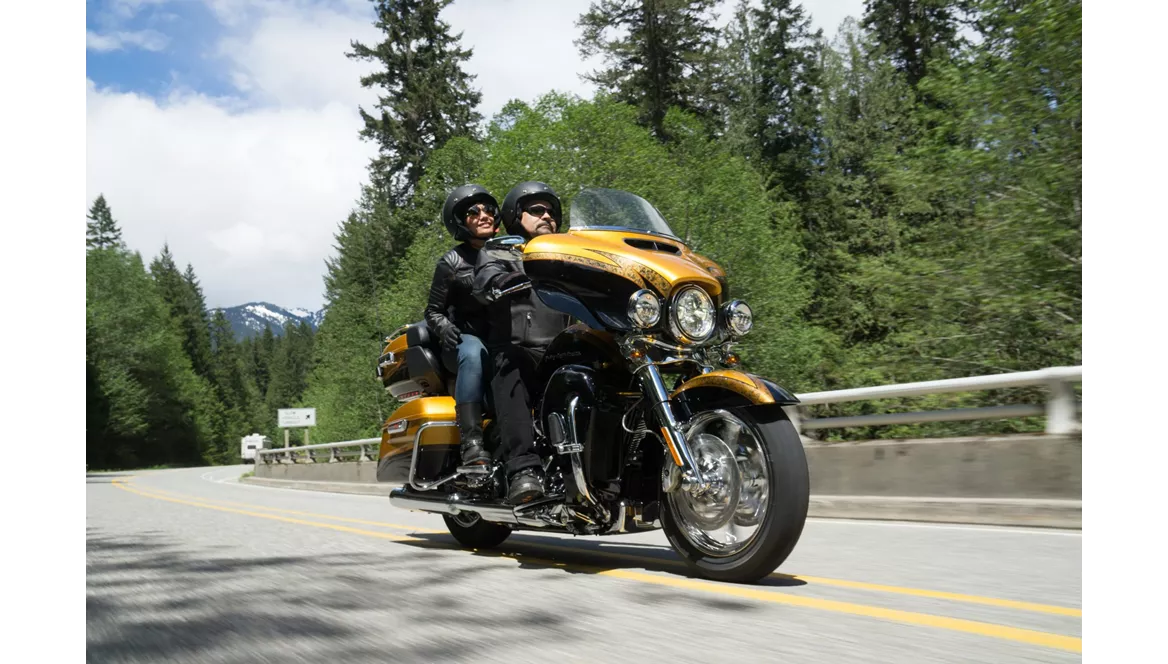 Harley-Davidson CVO Ultra Limited FLHTKSE 2015
