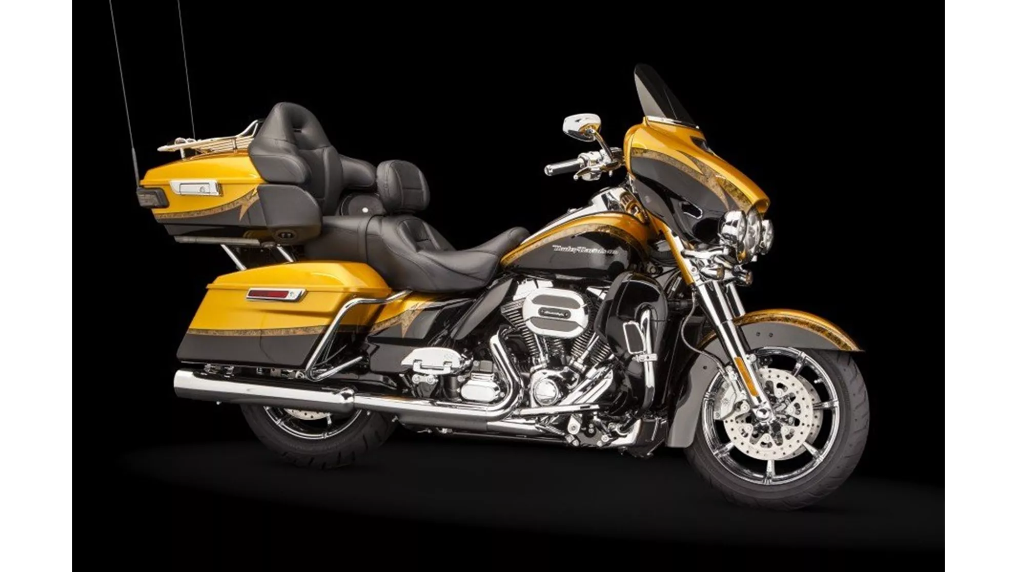 Harley-Davidson CVO Ultra Limited FLHTKSE - Image 2 Harley-Davidson CVO Ultra Limited FLHTKSE - Image 2