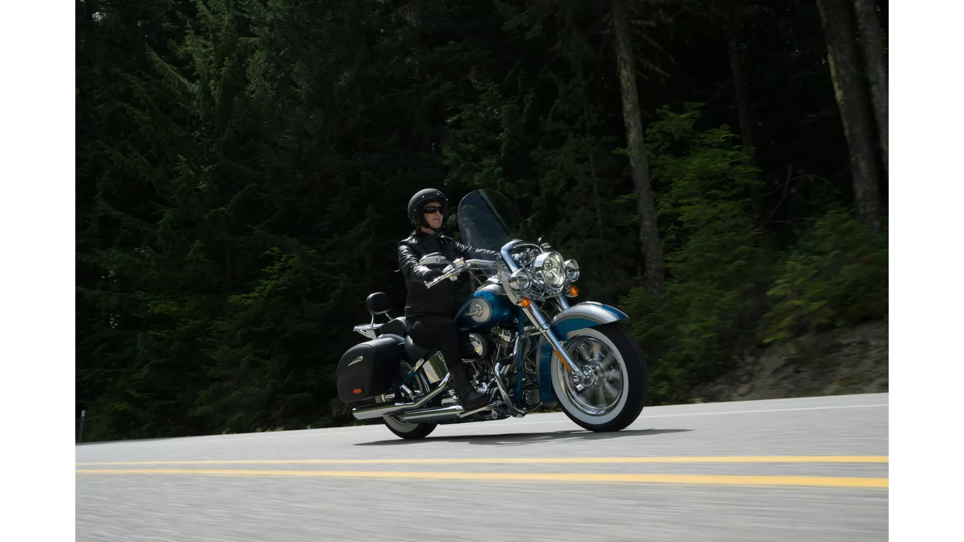 Harley-Davidson CVO Softail Deluxe FLSTNSE - Image 4 Harley-Davidson CVO Softail Deluxe FLSTNSE - Image 4