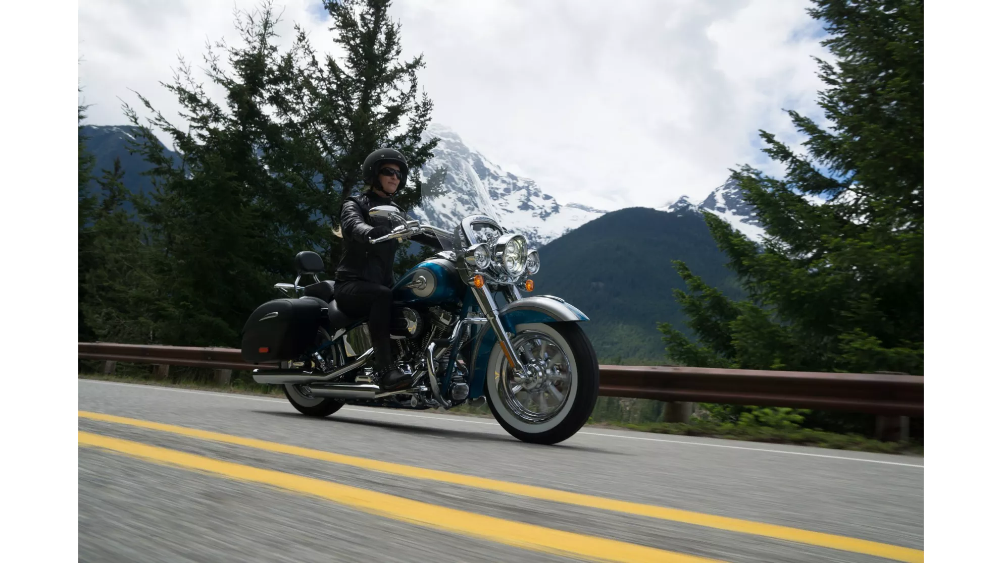 Harley-Davidson CVO Softail Deluxe FLSTNSE - Image 5 Harley-Davidson CVO Softail Deluxe FLSTNSE - Image 5