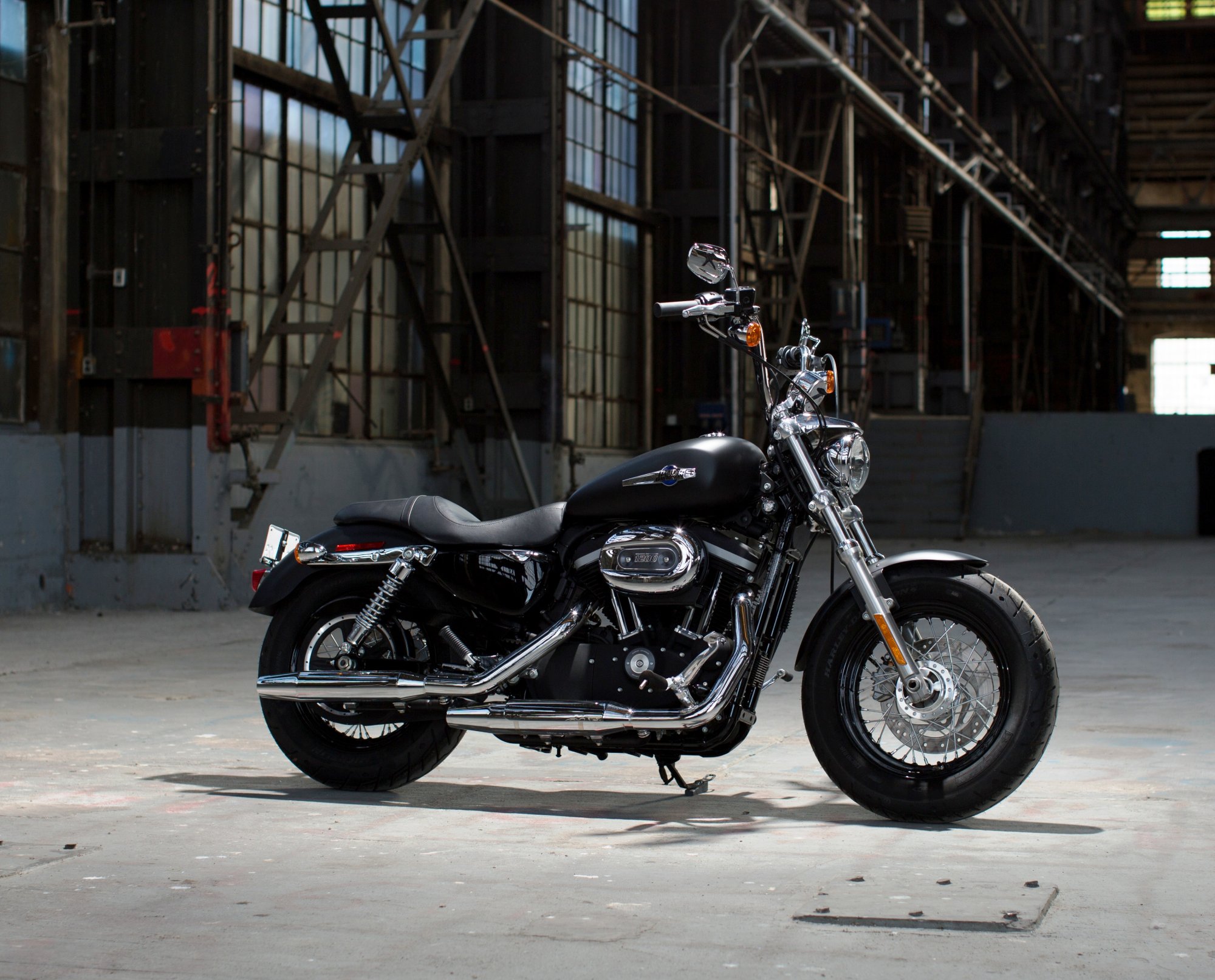 Harley-Davidson Sportster XL 1200CB 2015 vs Harley-Davidson Sportster XL  1200T SuperLow 2019