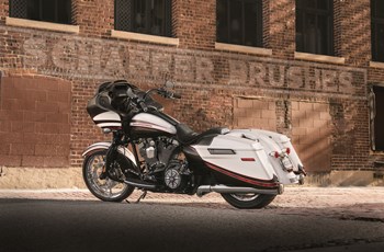 Harley-Davidson Touring Road Glide Special FLTRXS 2015 - Bild 4 Harley-Davidson Touring Road Glide Special FLTRXS 2015 - Bild 4