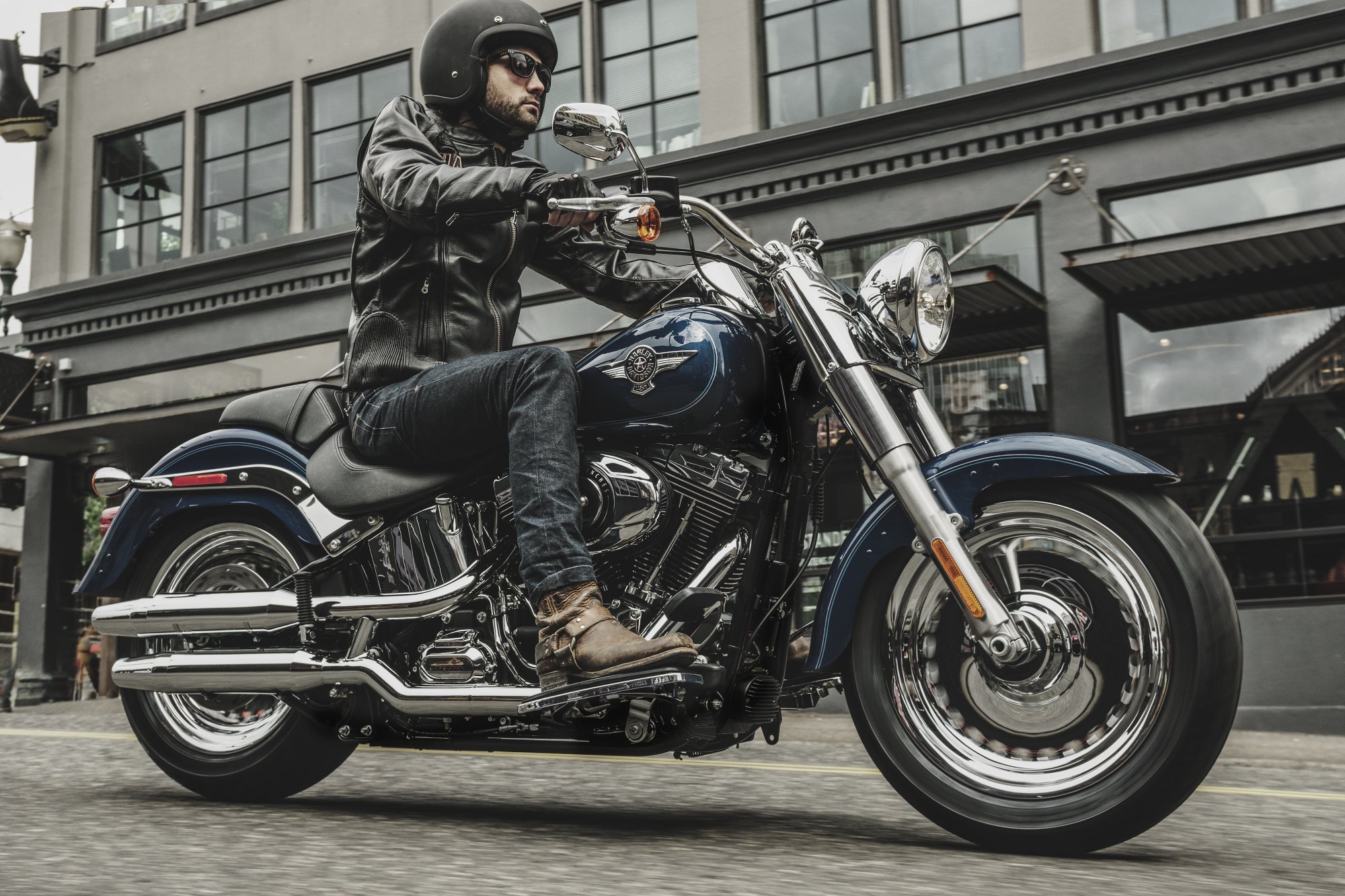 Motorrad Vergleich Harley-Davidson Softail Standard FXST 2023 Vs ...