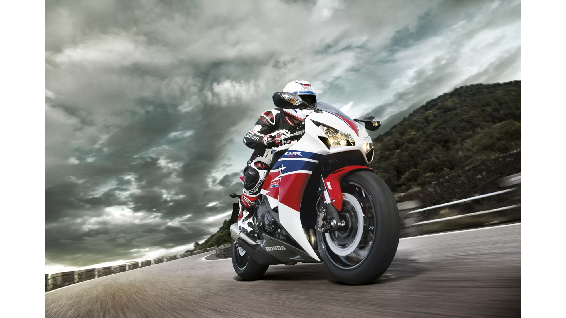 Honda CBR1000RR Fireblade - Image 8 Honda CBR1000RR Fireblade - Image 8